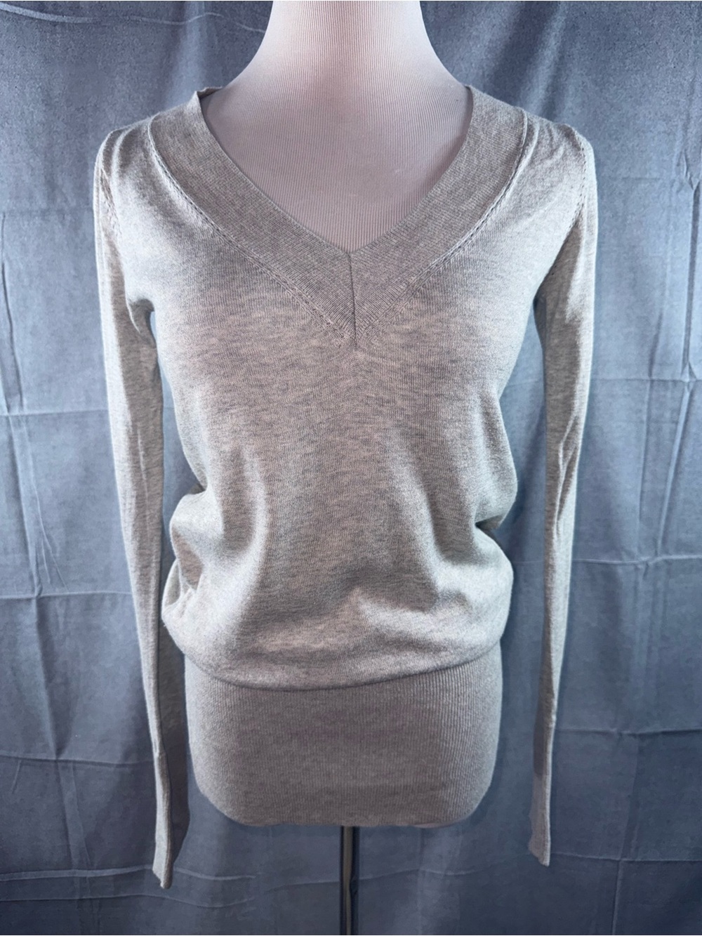 3208-Mossimo Supply Co. Light Gray V-Neck Sweater